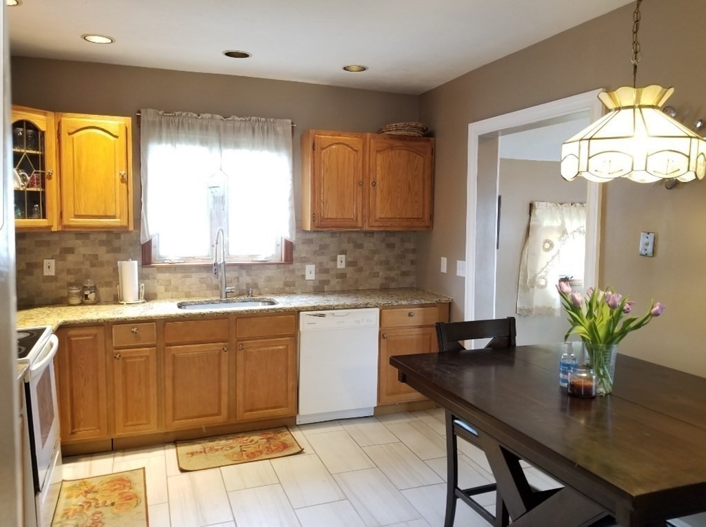 93 Massasoit Road Worcester, MA 01604 - Photo 3 of 40 Gallery Image 3