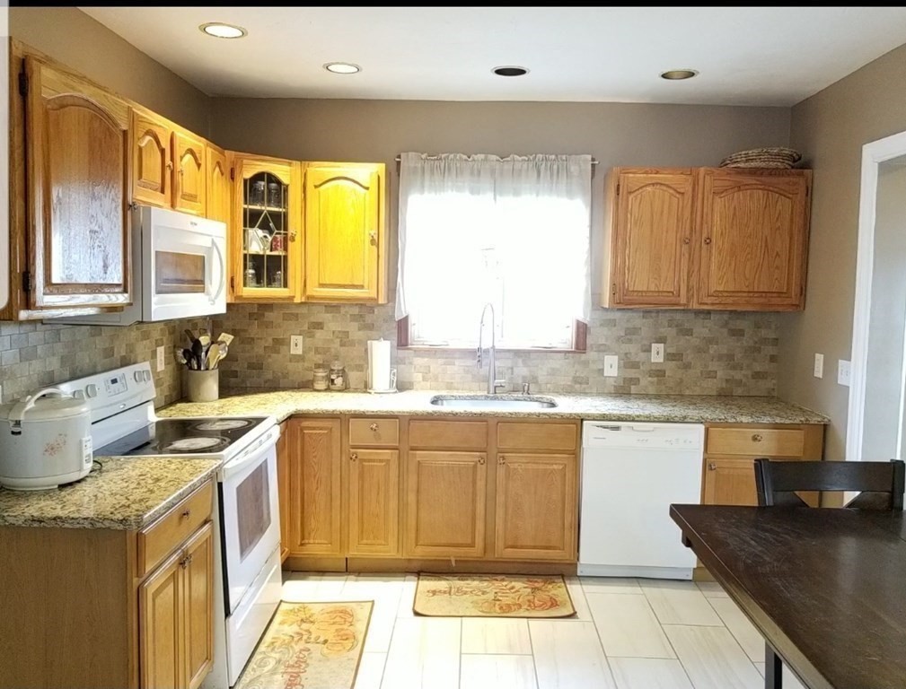 93 Massasoit Road Worcester, MA 01604 - Photo 6 of 40 Gallery Image 6