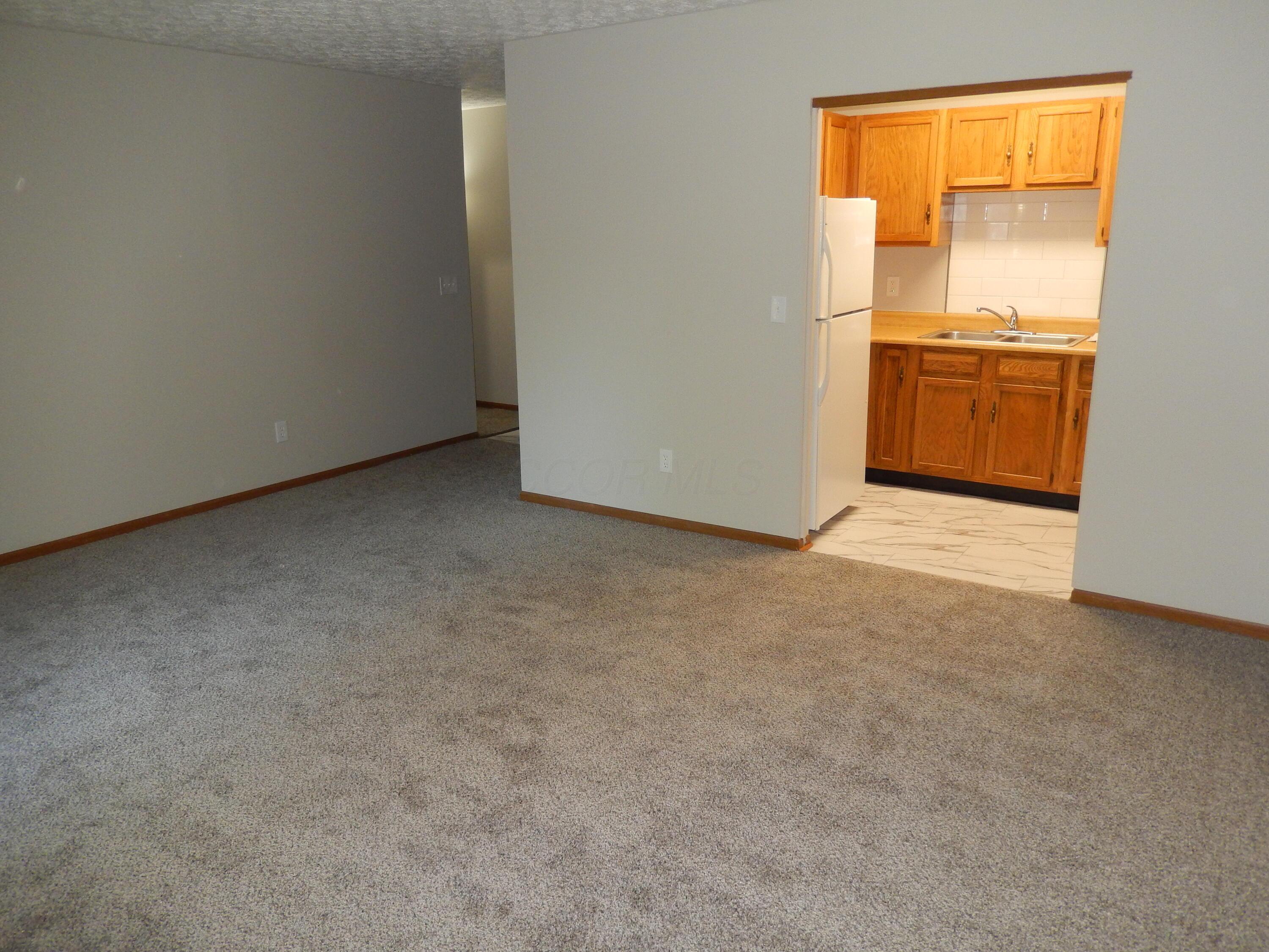 4117 Karl Road, Unit 302 Columbus, OH 43224 - Photo 6 of 33 Living Room