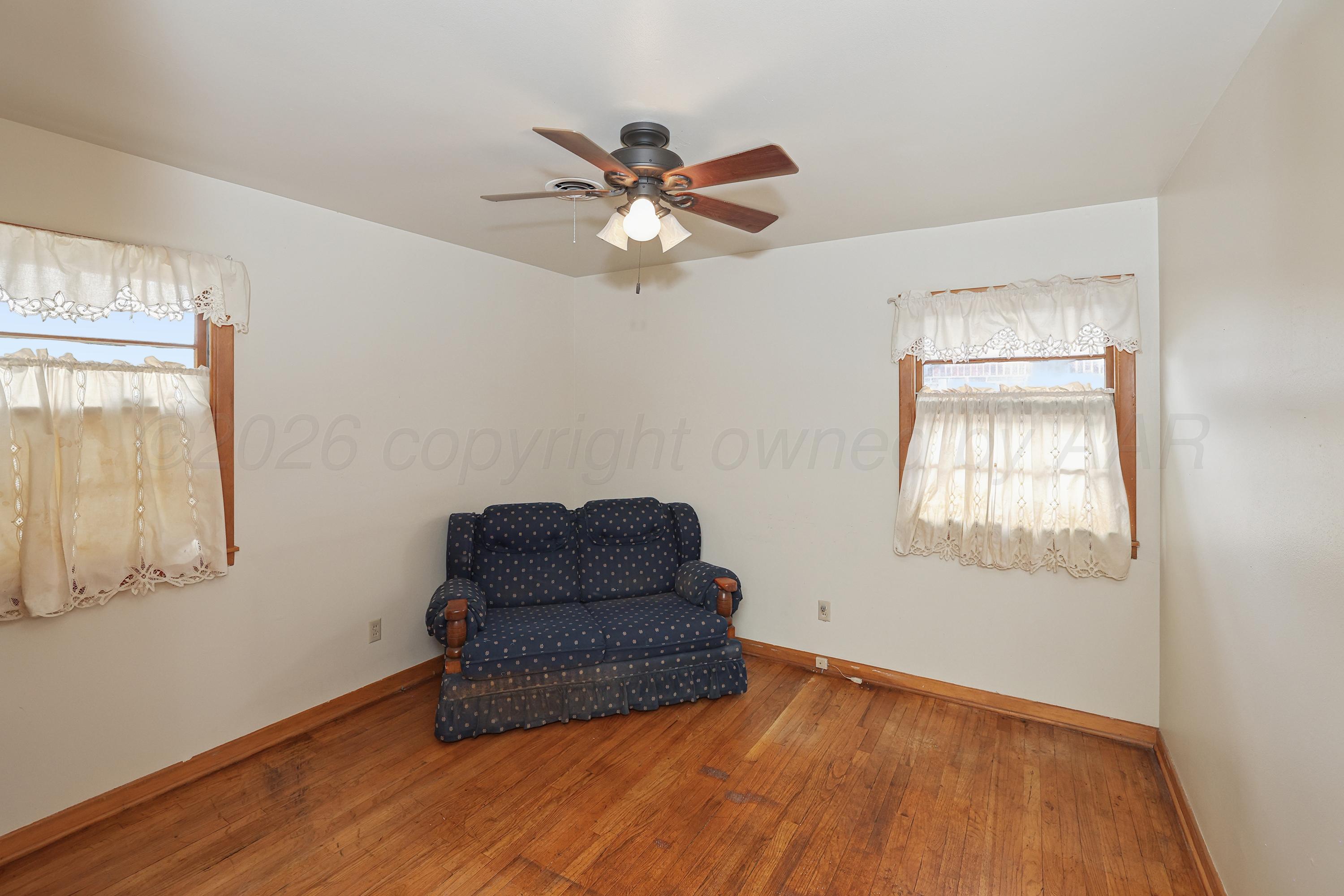 1115 Smiley Street Amarillo, TX 79106 - Photo 16 of 21 17-3rd Bedroom