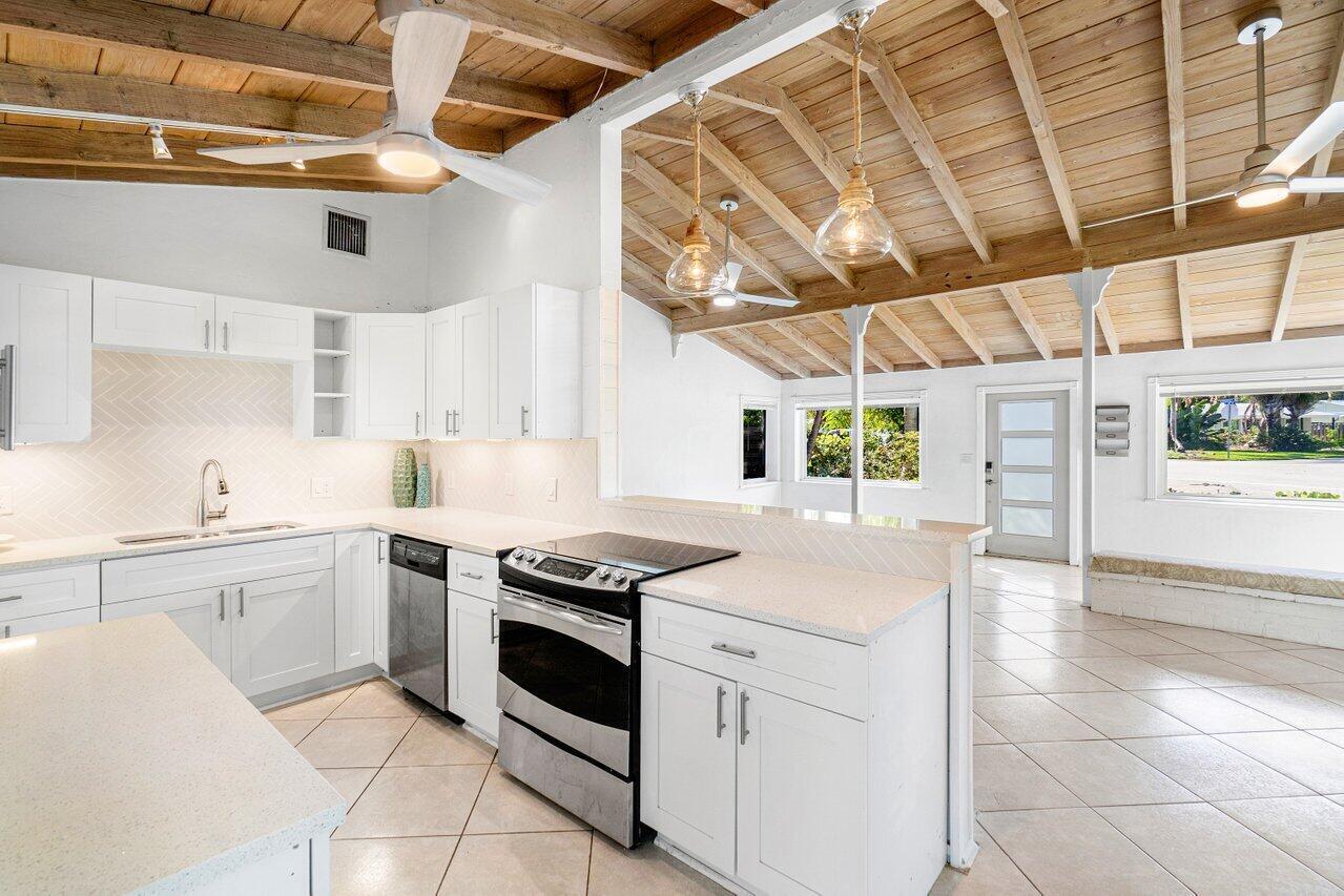139 Prospect Road Lantana, FL 33462 - Photo 10 of 38 009-139ProspectRoad-Lantana-FL-33462-SMA