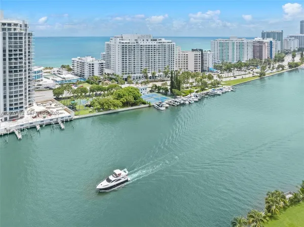 $4,150 | 5401 Collins Avenue, Unit 807, Miami Beach, FL 33140