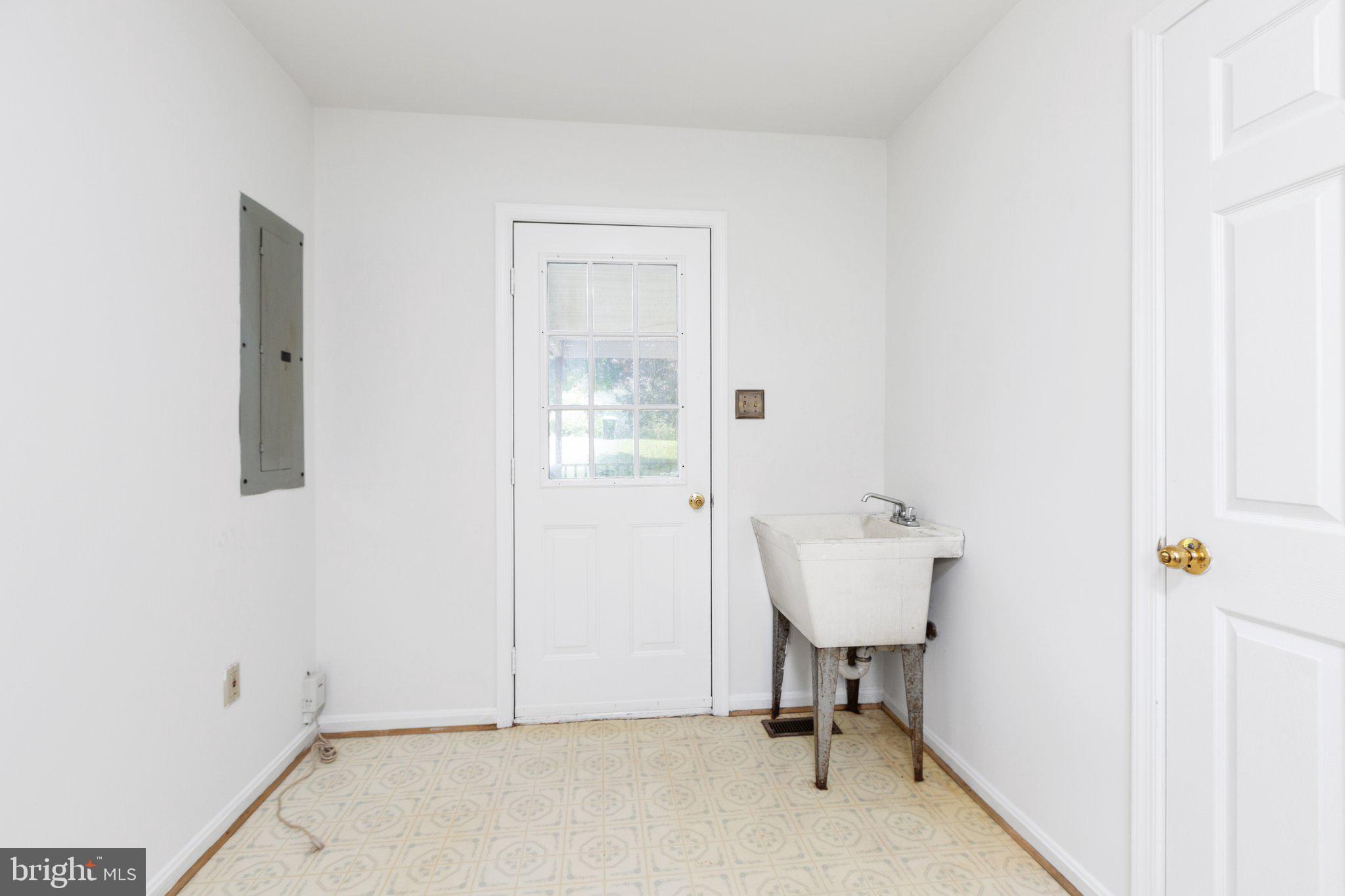 111 Truslow Road Fredericksburg, VA 22405 - Photo 29 of 58 Laundry/Mud Room