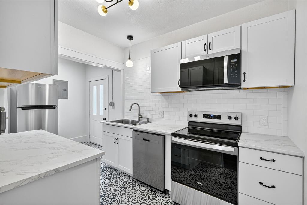 513 Northwest 6th Street, Unit 4 Mineral Wells, TX 76067 - Photo 4 of 34 a kitchen with a stove and a microwave