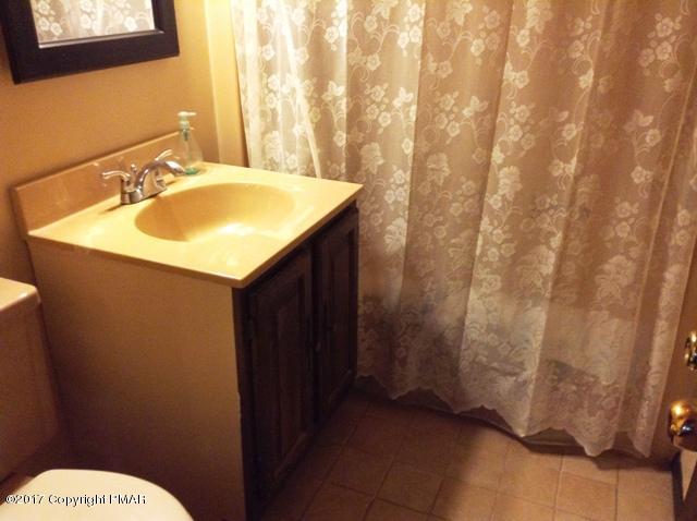 182 Edinburgh Road Bushkill, PA 18324 - Photo 14 of 41 bath first floor