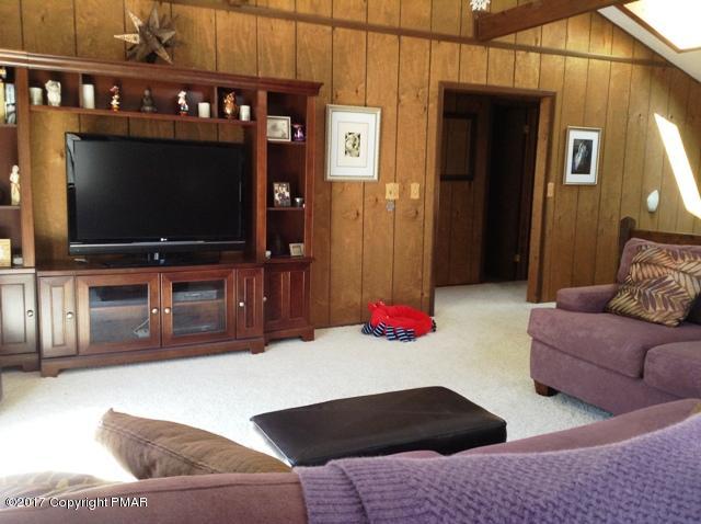 182 Edinburgh Road Bushkill, PA 18324 - Photo 16 of 41 loft 2