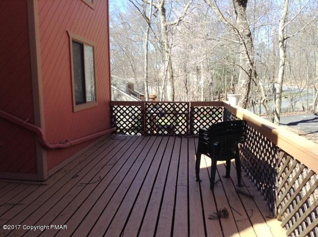 182 Edinburgh Road Bushkill, PA 18324 - Photo 28 of 41 front deck