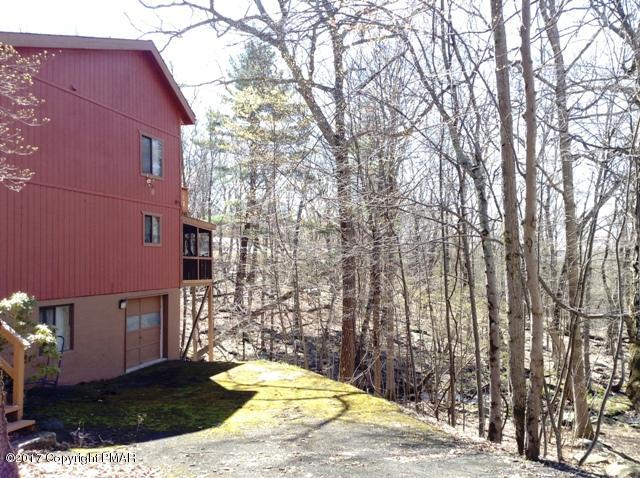 182 Edinburgh Road Bushkill, PA 18324 - Photo 31 of 41 garage