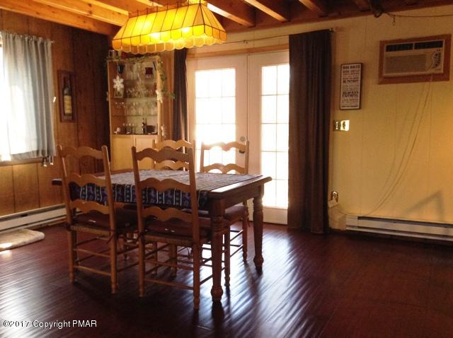 182 Edinburgh Road Bushkill, PA 18324 - Photo 8 of 41 dining area