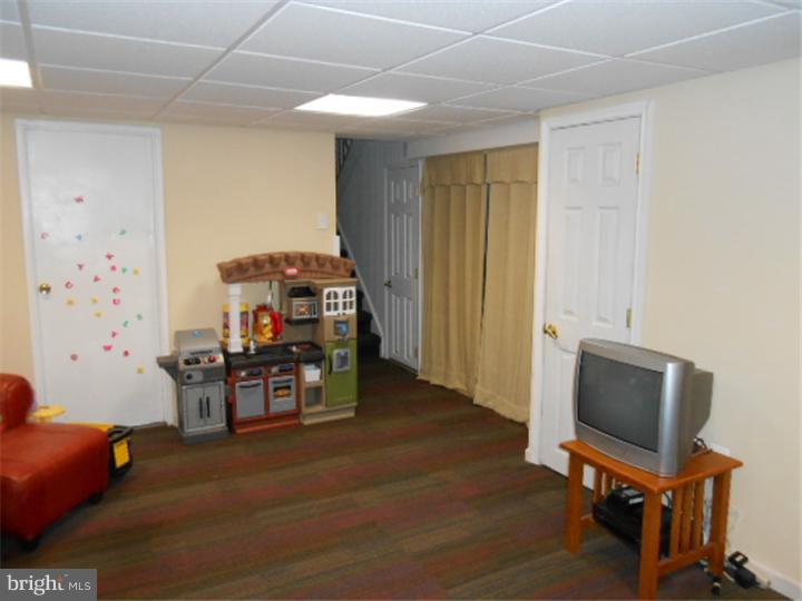12134 Sweet Briar Road Philadelphia, PA 19154 - Photo 11 of 19 Gallery Image 11