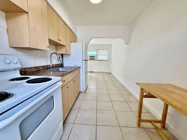 $1,550 | 715 Southwest 10th Street, Unit 2, Dania Beach, FL 33004