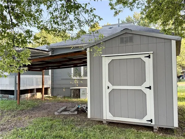 $74,000 | 405 East 3rd Street, Erie, KS 66733