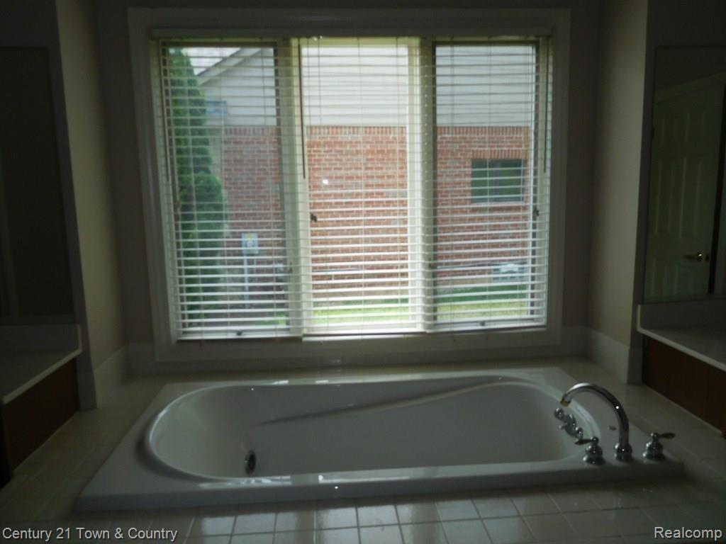 4675 Oakhurst Ridge Road, Unit 235 Clarkston, MI 48348 - Photo 27 of 46 28.JPG