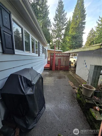 a view of a back yard of the house