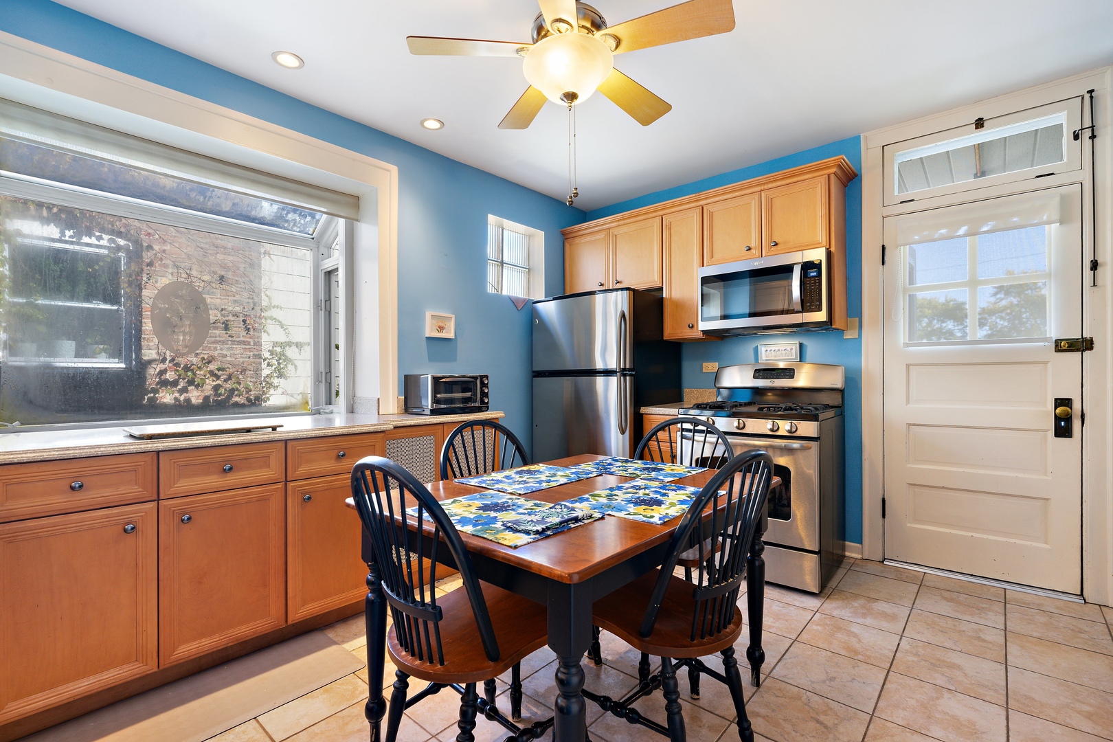 4529 North Harding Avenue Chicago, IL 60625 - Photo 4 of 16 Gallery Image 4