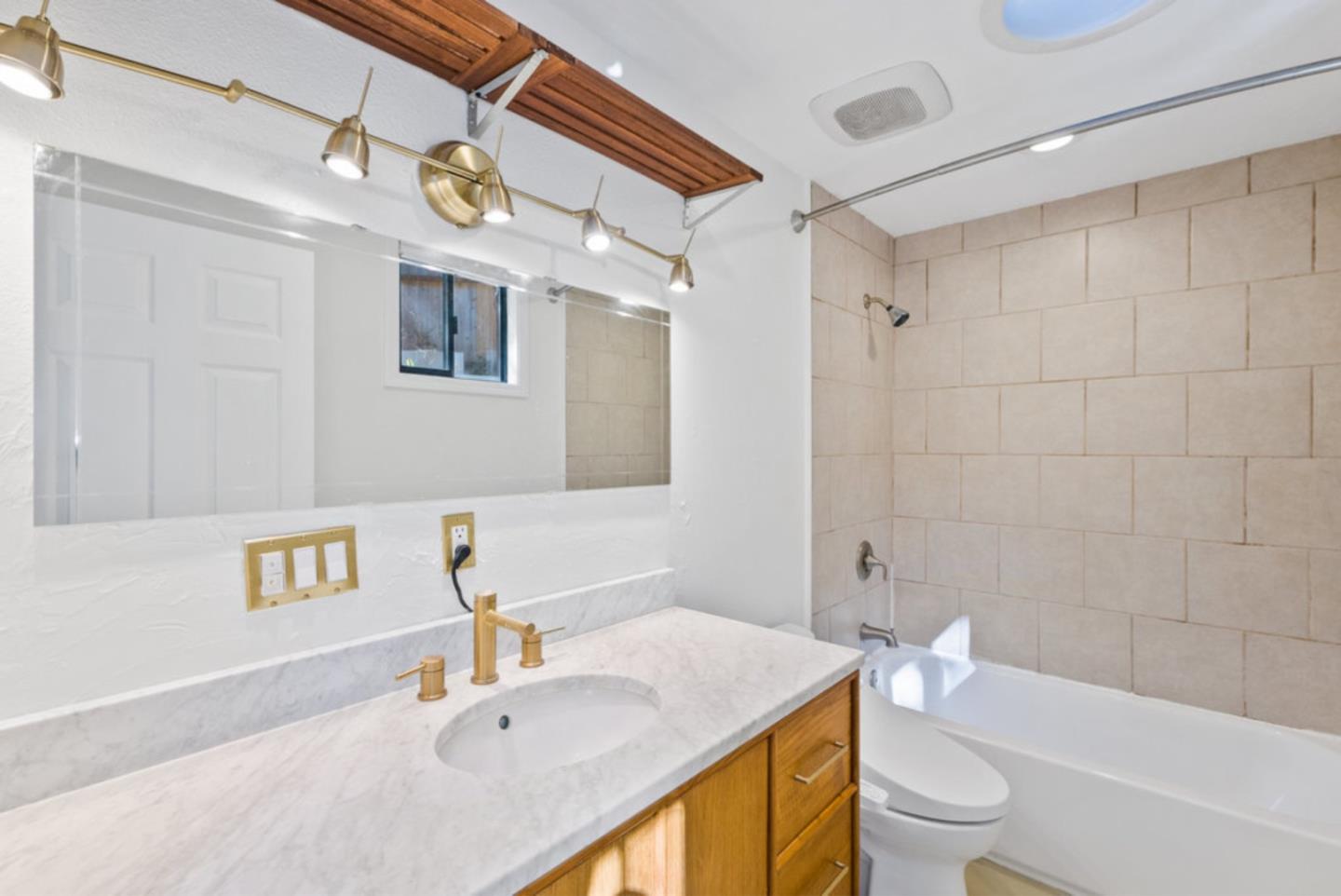 482 Riverview Drive Boulder Creek, CA 95006 - Photo 7 of 27 a bathroom with a sink a toilet and shower