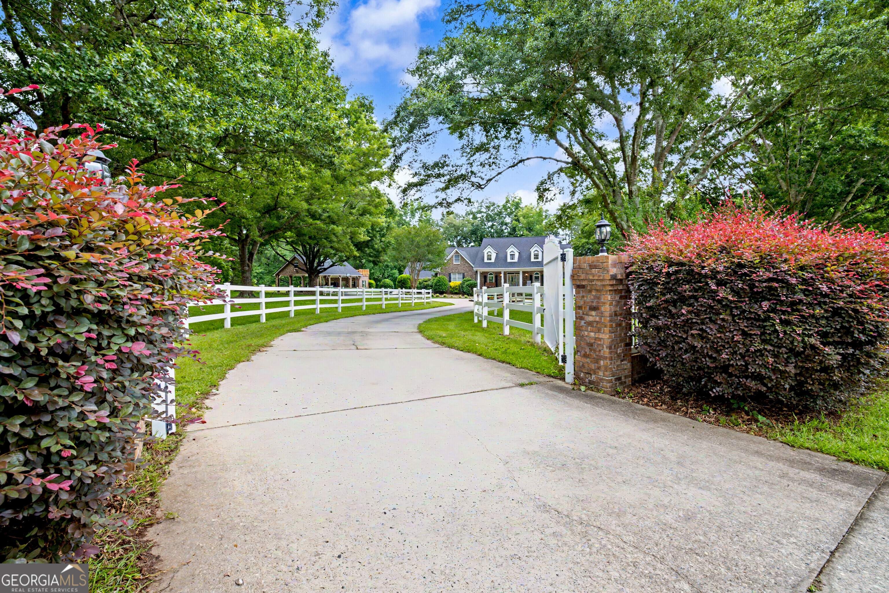 13700 Hughes Crossing Hampton, GA 30228 - Photo 2 of 63