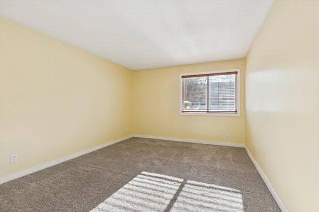 $158,000 | 130 Demont Avenue, Unit 142, Little Canada, MN 55117