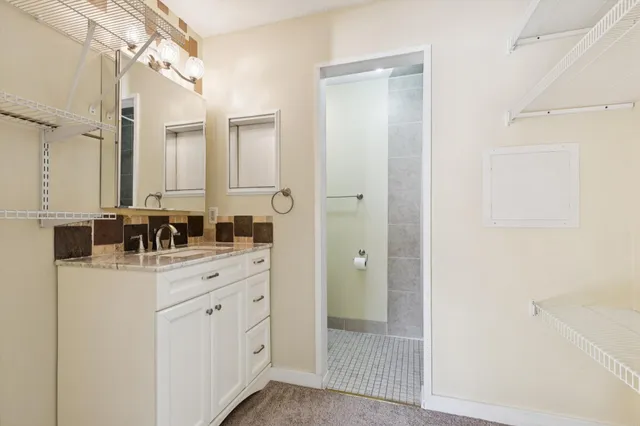 $158,000 | 130 Demont Avenue, Unit 142, Little Canada, MN 55117