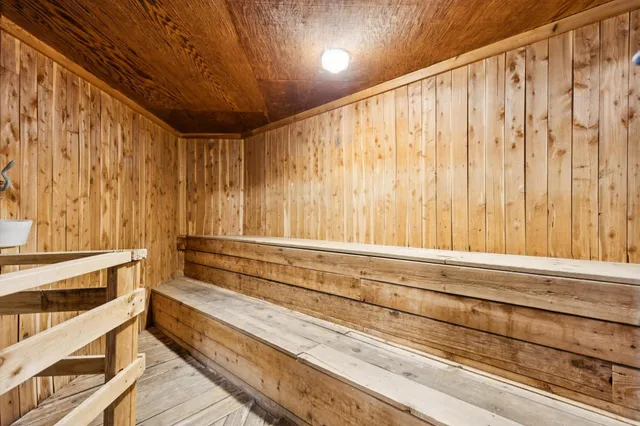 $158,000 | 130 Demont Avenue, Unit 142, Little Canada, MN 55117