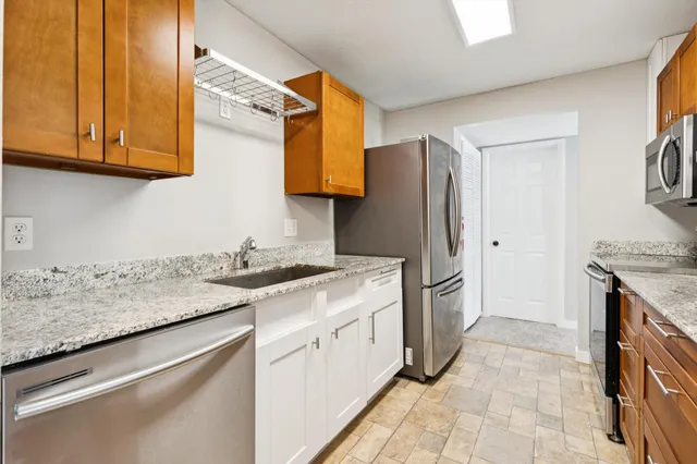 $158,000 | 130 Demont Avenue, Unit 142, Little Canada, MN 55117