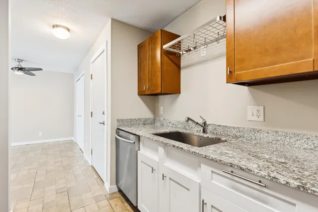 $158,000 | 130 Demont Avenue, Unit 142, Little Canada, MN 55117