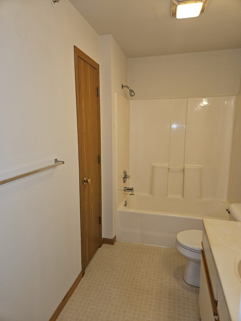 1435 Spring Brook Court, Unit 2B Round Lake Beach, IL 60073 - Photo 18 of 21