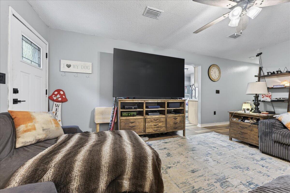 5529 Rainbow Lane Crestview, FL 32539 - Photo 4 of 29 06-5529 Rainbow Ln-Crestview-6