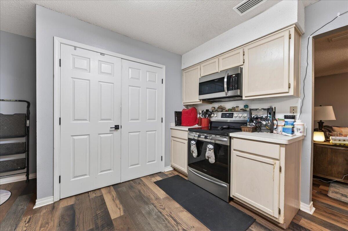 5529 Rainbow Lane Crestview, FL 32539 - Photo 8 of 29 10-5529 Rainbow Ln-Crestview-10