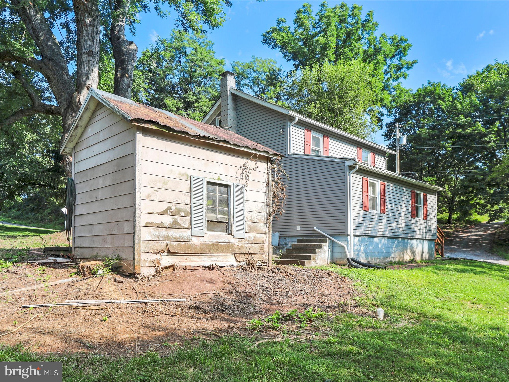 11856 Nicholson Road Keymar, MD 21757 - Photo 27 of 31 a backyard of a house with wooden fence and large tree