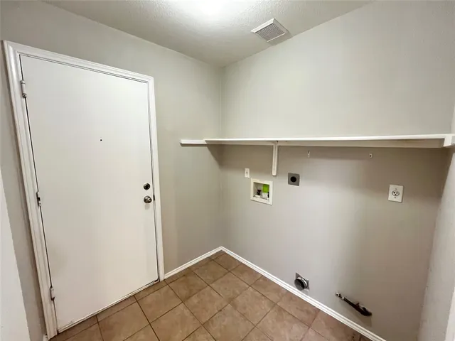 a view of utility room