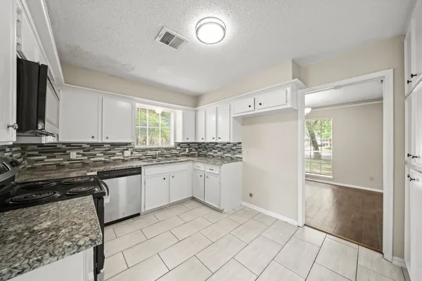 $2,075 | 1123 Marne Lane, Houston, TX 77090