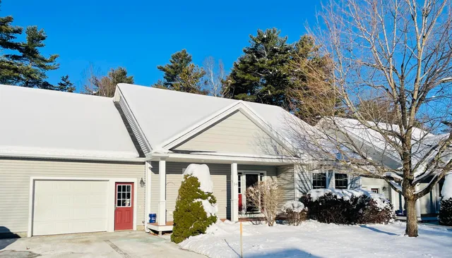 $695,000 | 24 York Ledge Drive, Unit 24, Cumberland, ME 04110