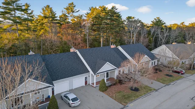 $717,900 | 24 York Ledge Drive, Unit 24, Cumberland, ME 04110