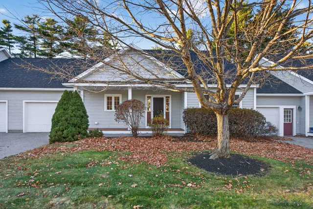 $717,900 | 24 York Ledge Drive, Unit 24, Cumberland, ME 04110