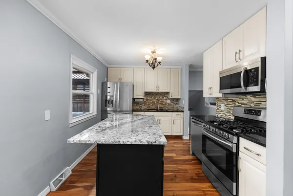 $269,900 | 2425 West 46th Street, Davenport, IA 52806