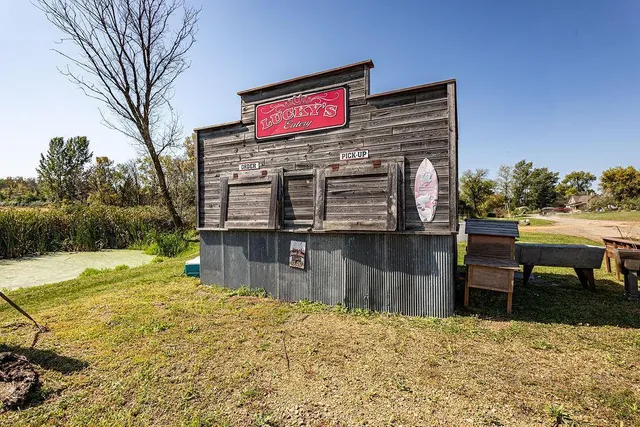 $1,800,000 | 16385 310th Street, Center City, MN 55012