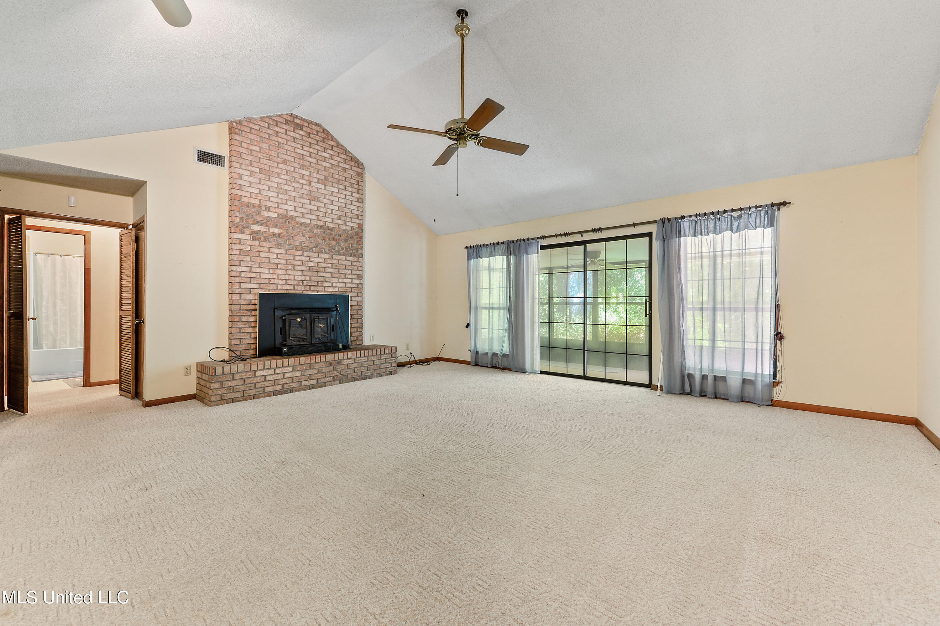 5496 Whetstone Road D'Iberville, MS 39540 - Photo 3 of 29 003