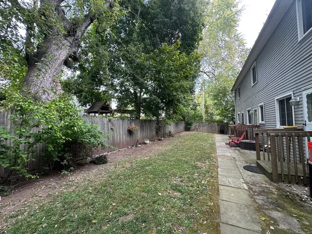 a view of backyard of the house