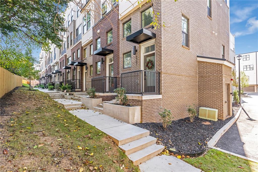 230 New Street, Unit 1201 Decatur, GA 30030 - Photo 29 of 29 a view of a yard in front of a building