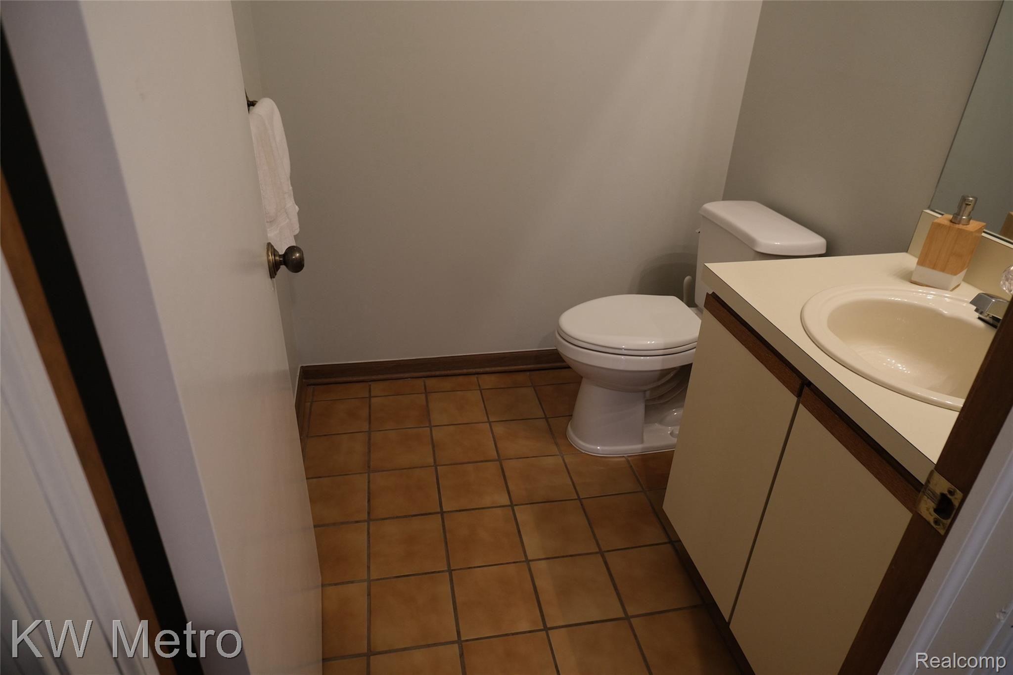 645 South Crooks Road Clawson, MI 48017 - Photo 9 of 18 Half bath (main floor)