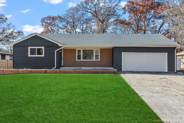 $2,800 | 17740 Clyde Avenue, Lansing, IL 60438
