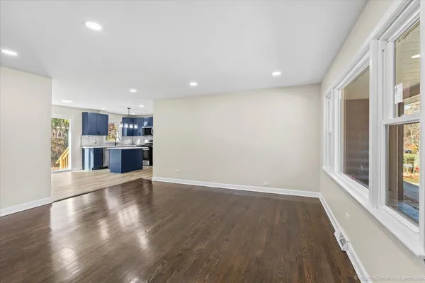 $2,800 | 17740 Clyde Avenue, Lansing, IL 60438