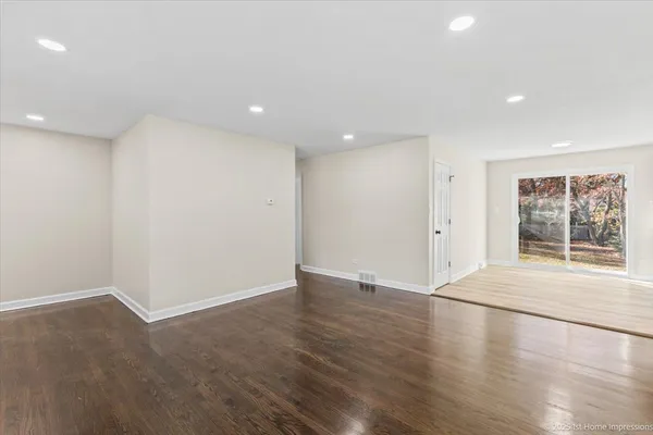 $2,800 | 17740 Clyde Avenue, Lansing, IL 60438