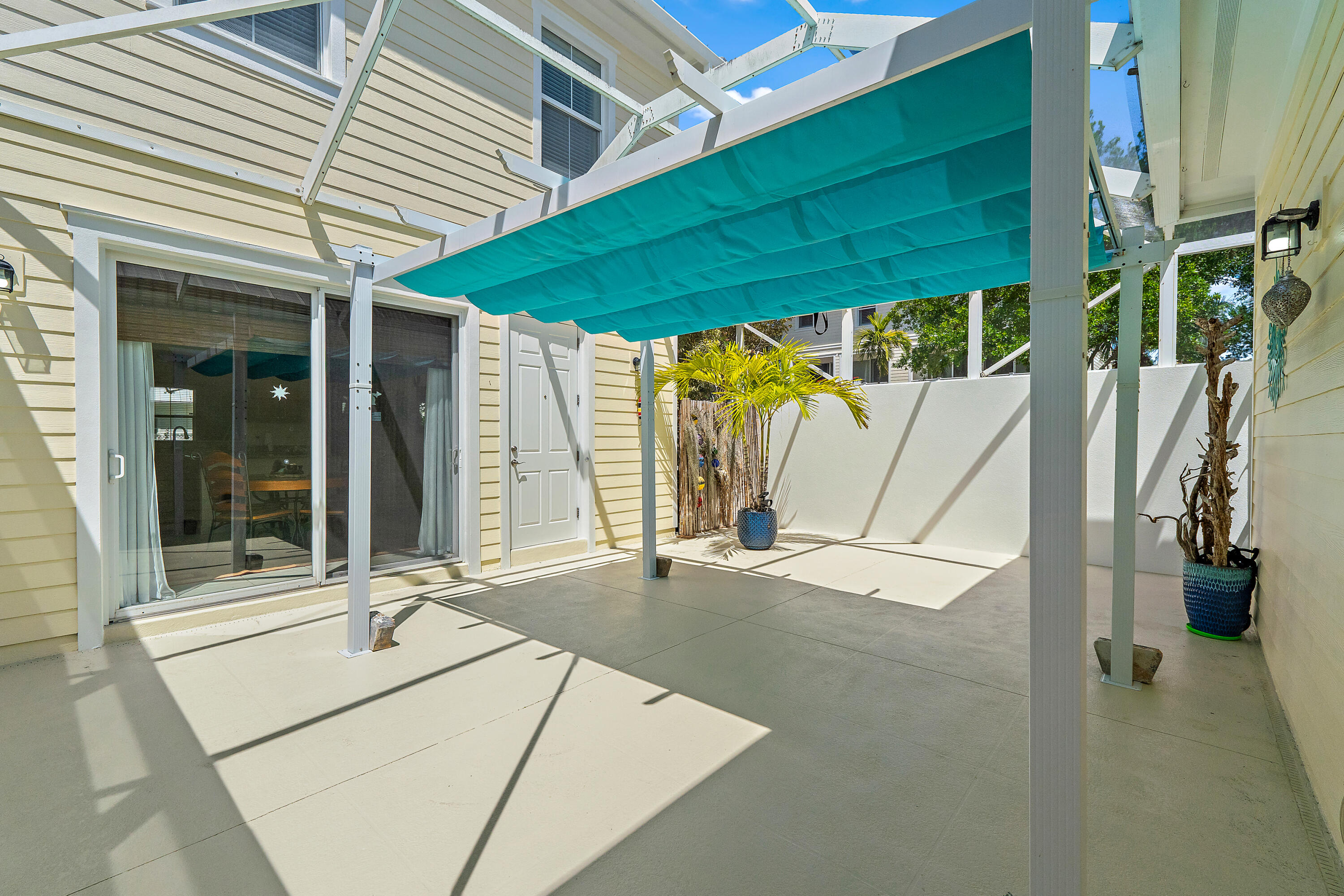 1302 Sunshine Drive Jupiter, FL 33458 - Photo 30 of 43 Patio