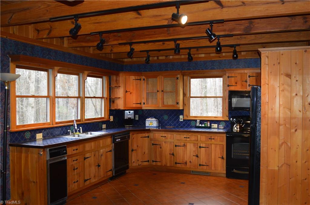 173 Ellis Hardy Road Pinnacle, NC 27043 - Photo 3 of 30