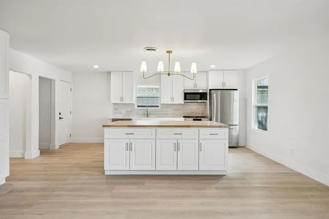 $435,000 | 12226 Hoblitzelle Drive, Dallas, TX 75243