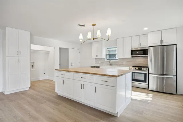 $435,000 | 12226 Hoblitzelle Drive, Dallas, TX 75243