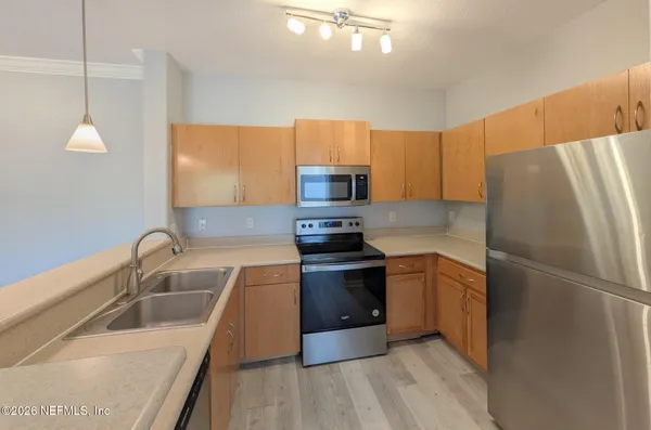 $908 | 8290 Gate Parkway West, Unit 147, Jacksonville, FL 32216