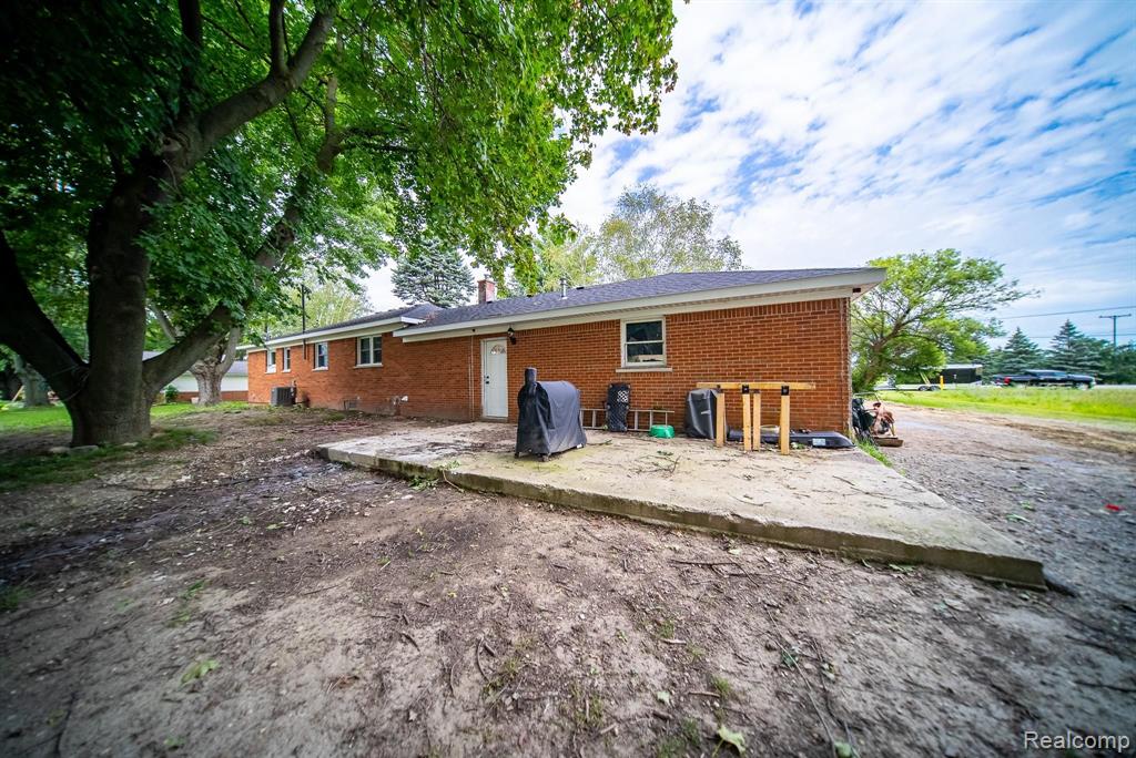10045 Division Road Casco, MI 48064 - Photo 5 of 36